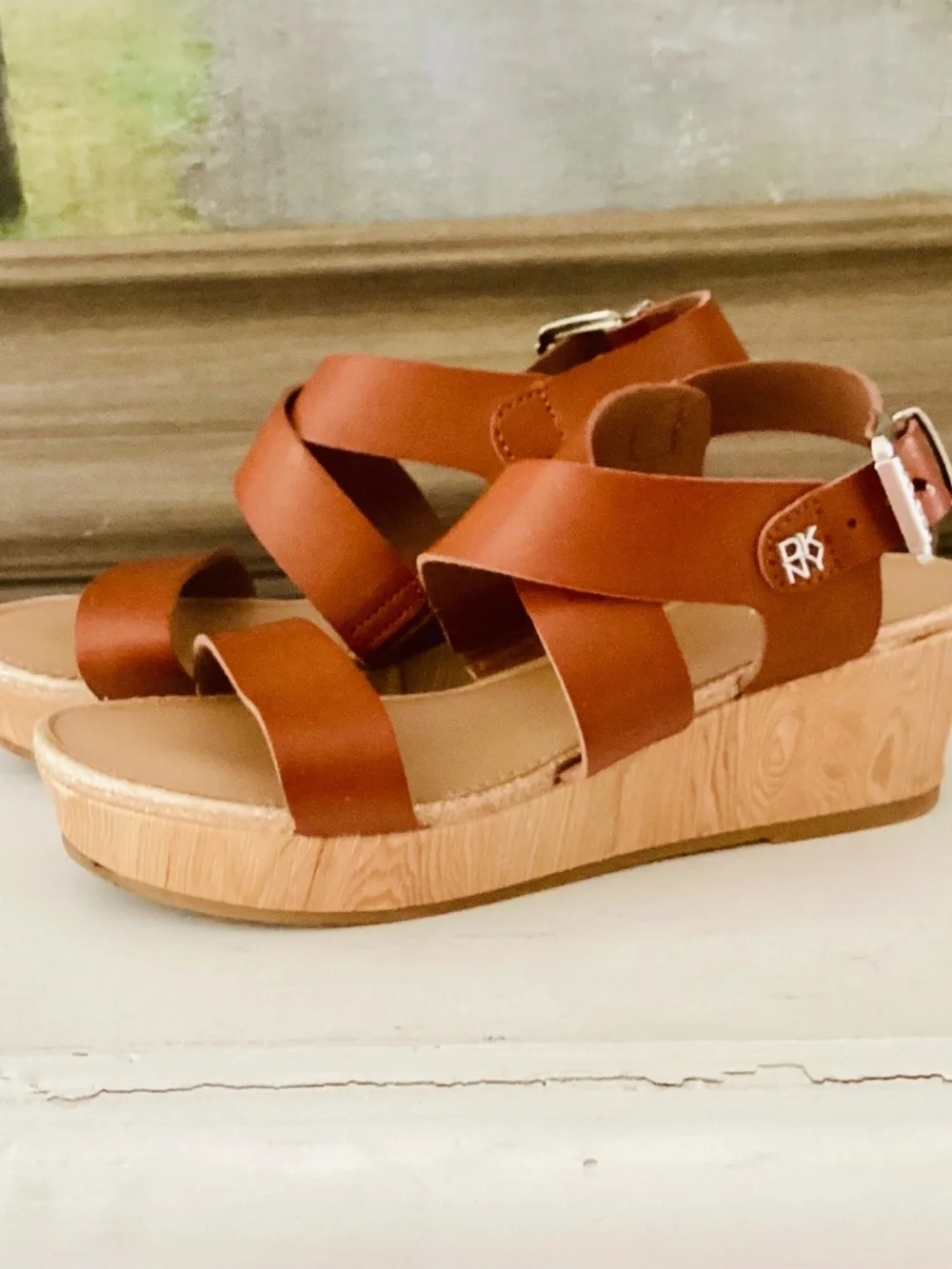 DKNY Amber Faux Leather Strap Wedge Girls Sandals Size 3 Youth Summer Platform